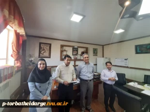 در جلسه ای احکام صادره ریاست آموزشکده فنی و حرفه ای تربت حیدریه اعطاء شد 3